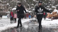 牛!雪地狂欢鬼步舞迅雷下载