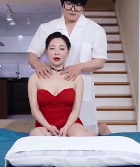 㲻