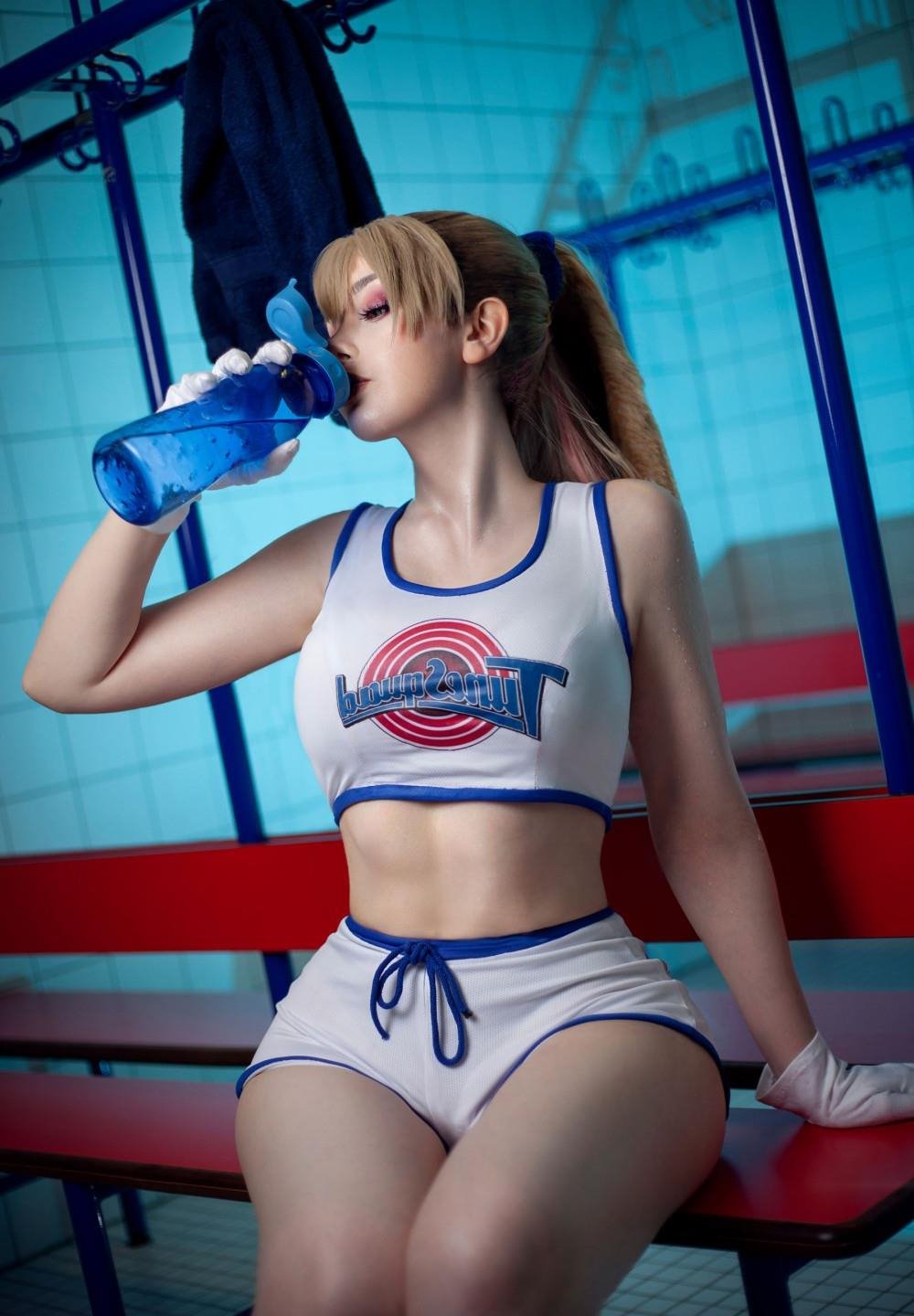 ʮ�˺�г�ۺ�ɫ��