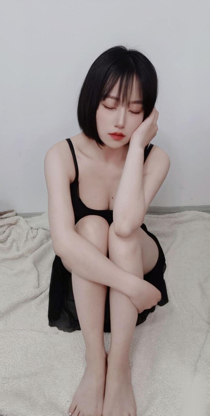 �����