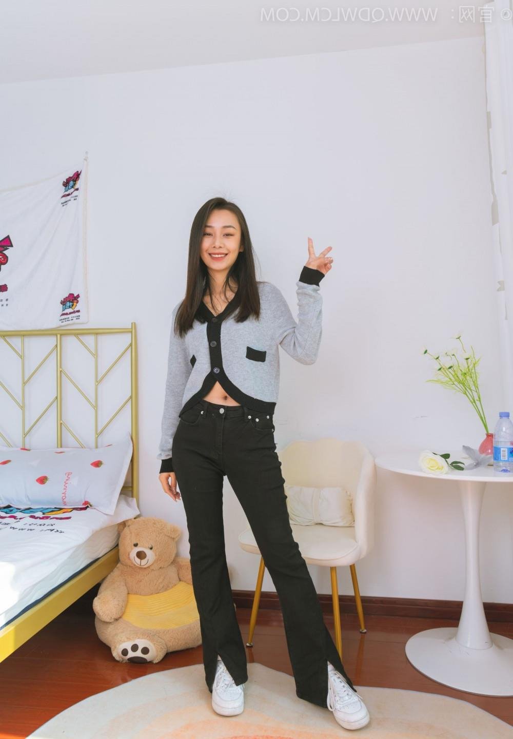 ���۳ͷ���һ��ӣ��δ��ɾ������һ���