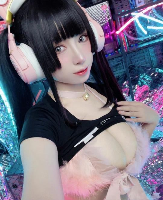 Ů�������Ķ��Ͱ������